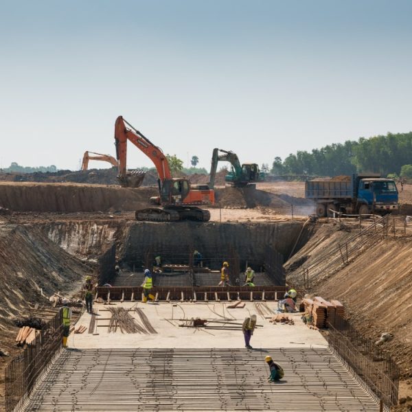 heavy-machines-construction-workers-working-building-min